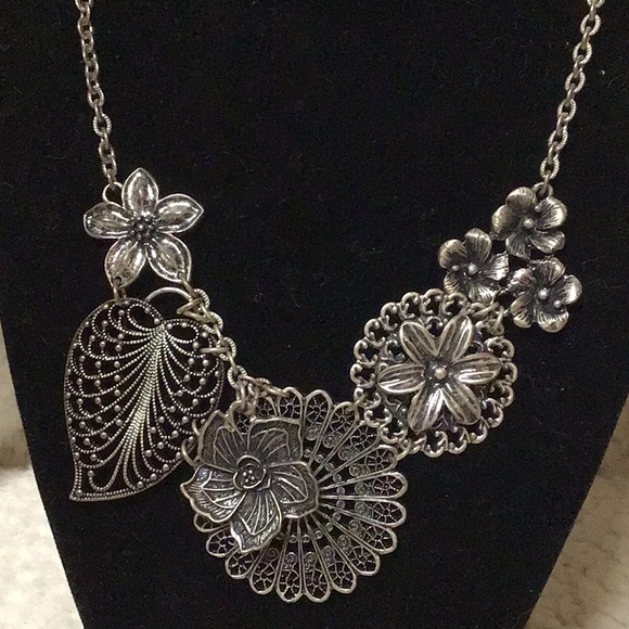 SILVER FLORAL STATEMENT NECKLACE BY PREMIER - Picture 2 of 4